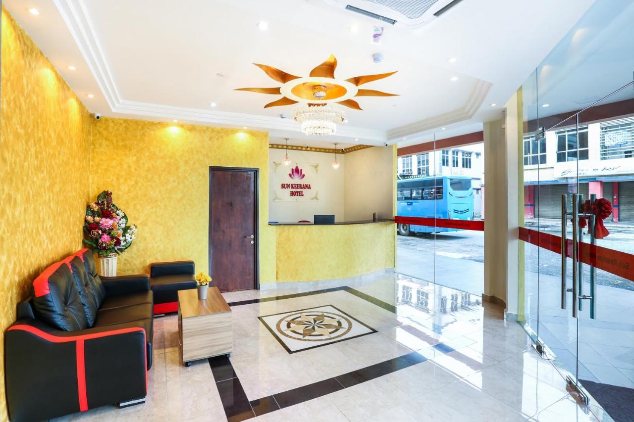 קלאנג Oyo 89387 Sun Keerana Hotel מראה חיצוני תמונה